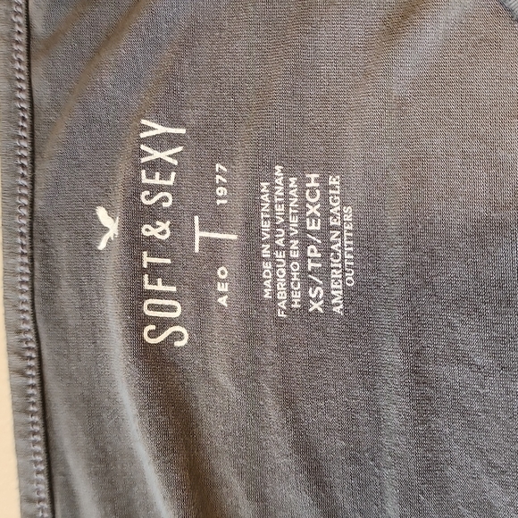 American Eagle Cold Shoulder Ombre T-Shirt - Picture 6 of 9